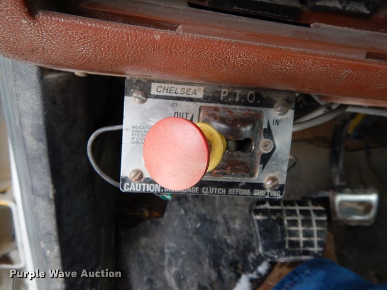 image for item DF6364 1994 GMC TopKick  bucket truck