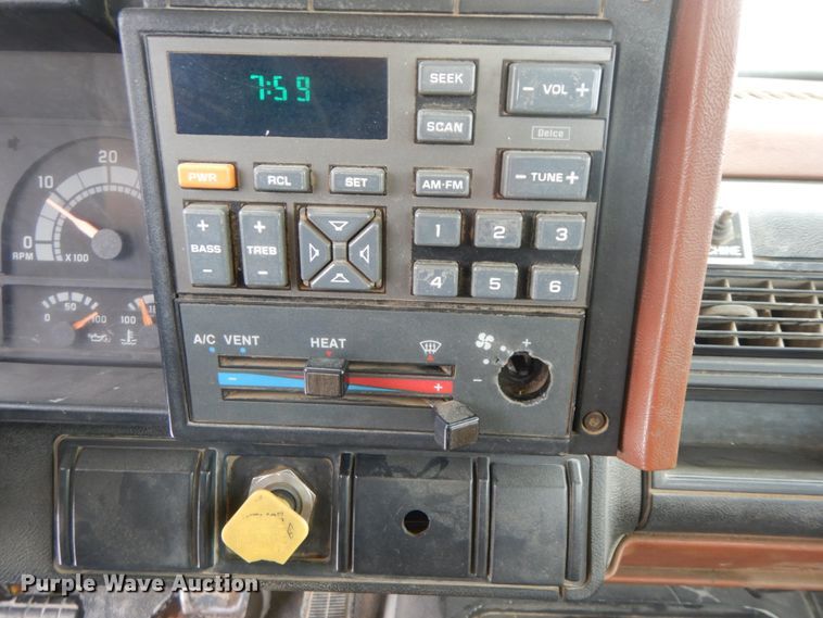 image for item DF6364 1994 GMC TopKick  bucket truck