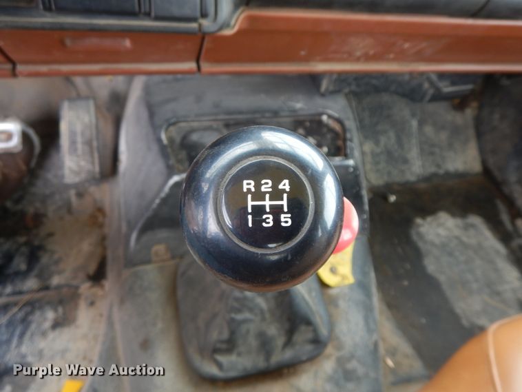 image for item DF6364 1994 GMC TopKick  bucket truck