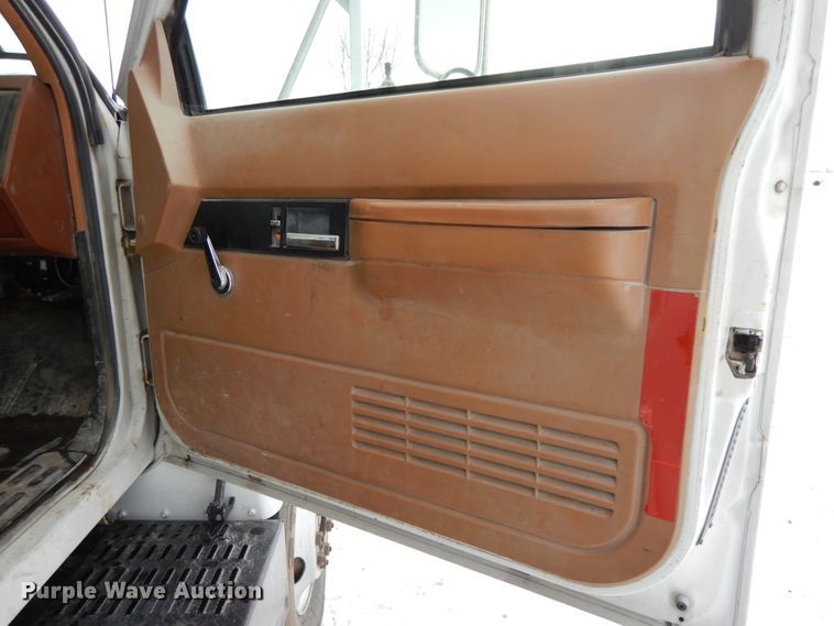 image for item DF6364 1994 GMC TopKick  bucket truck