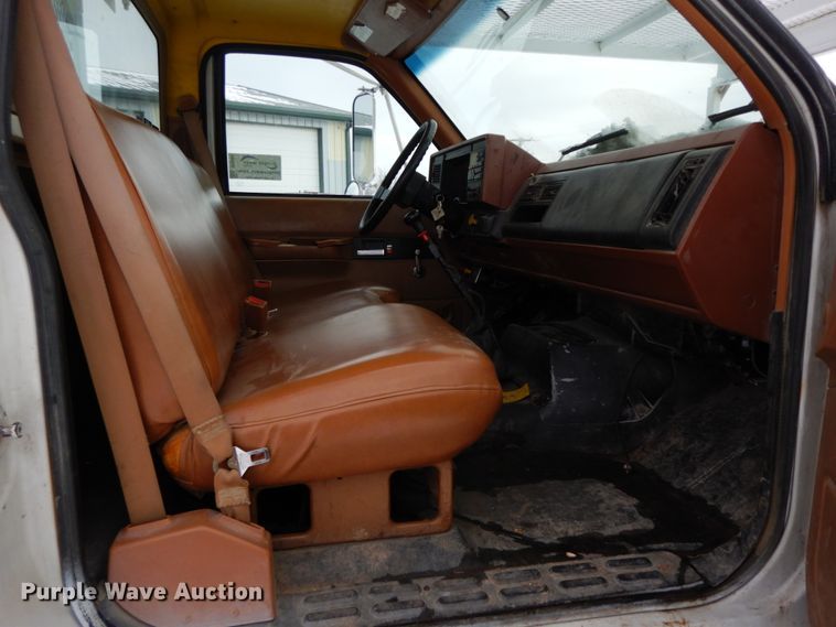 image for item DF6364 1994 GMC TopKick  bucket truck