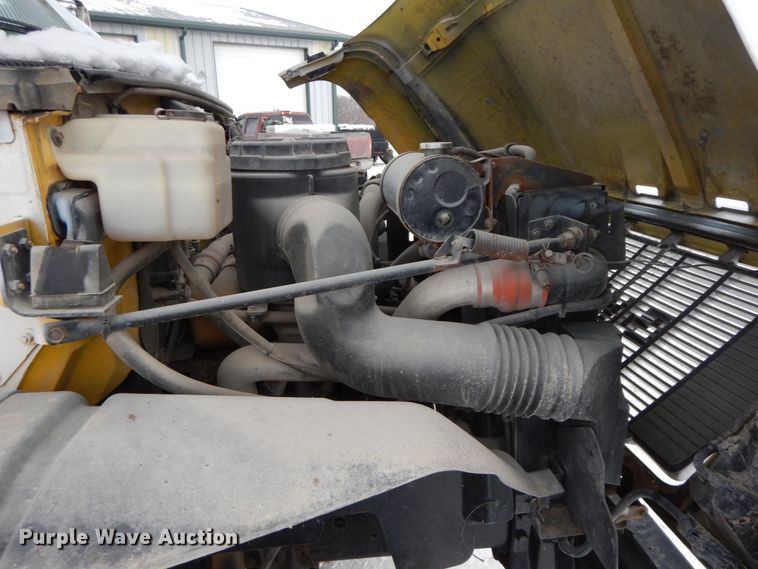 image for item DF6364 1994 GMC TopKick  bucket truck