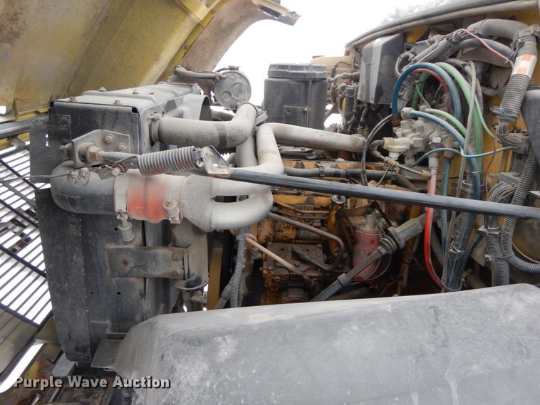 image for item DF6364 1994 GMC TopKick  bucket truck