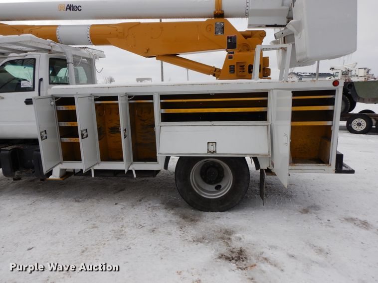 image for item DF6364 1994 GMC TopKick  bucket truck