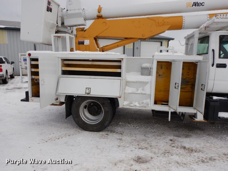 image for item DF6364 1994 GMC TopKick  bucket truck