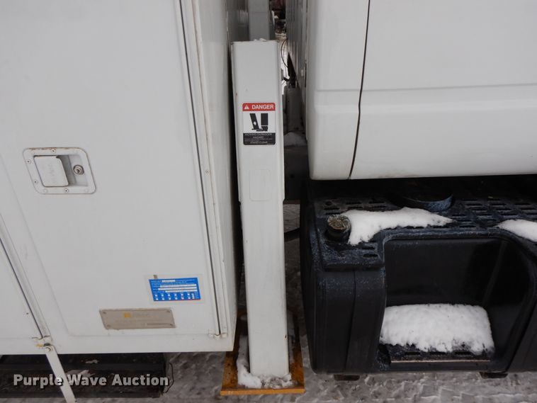 image for item DF6364 1994 GMC TopKick  bucket truck