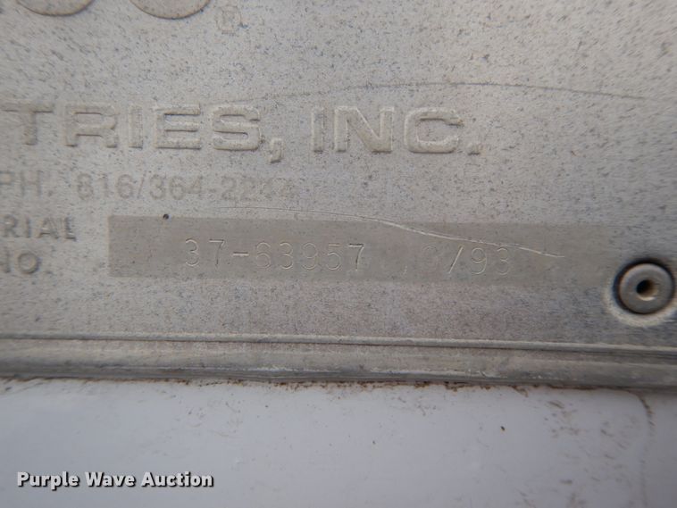 image for item DF6364 1994 GMC TopKick  bucket truck