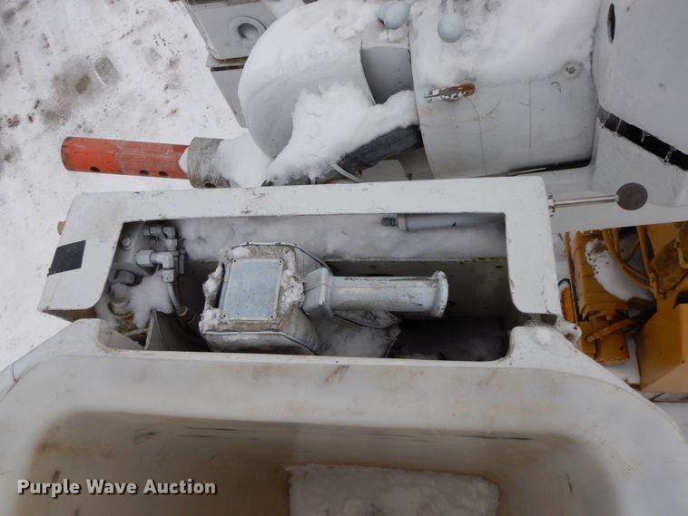 image for item DF6364 1994 GMC TopKick  bucket truck