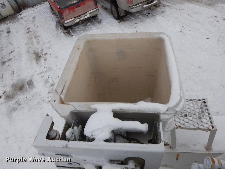 image for item DF6364 1994 GMC TopKick  bucket truck