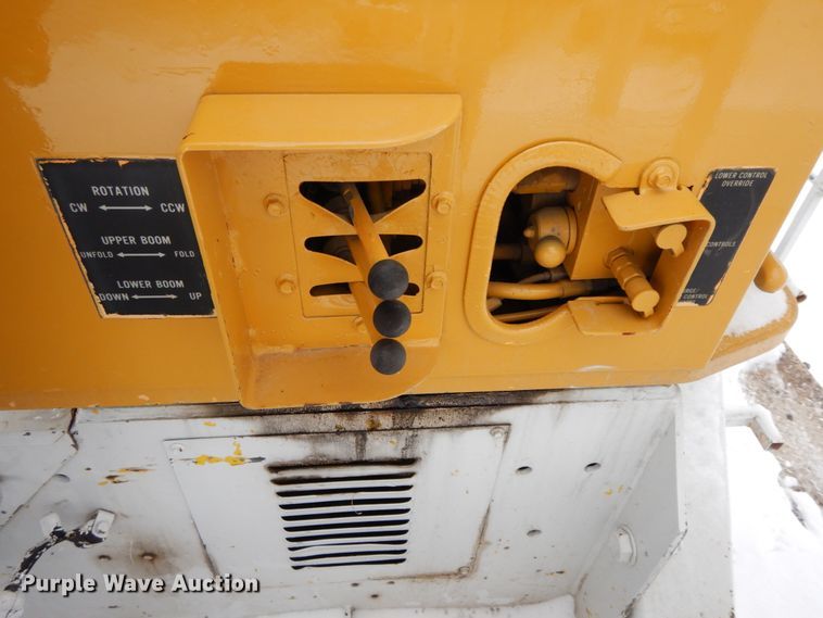 image for item DF6364 1994 GMC TopKick  bucket truck