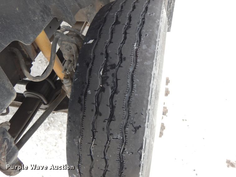 image for item DF6364 1994 GMC TopKick  bucket truck