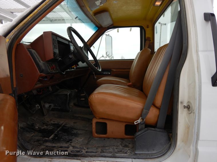 image for item DF6365 1994 GMC TopKick  bucket truck