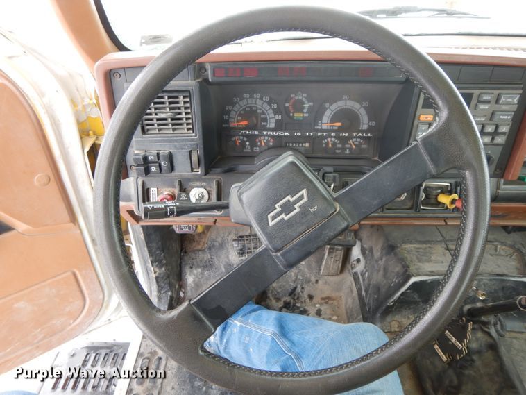 image for item DF6365 1994 GMC TopKick  bucket truck