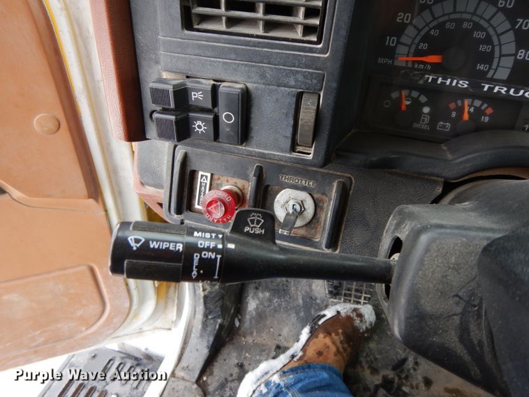 image for item DF6365 1994 GMC TopKick  bucket truck