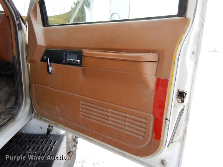 image for item DF6365 1994 GMC TopKick  bucket truck