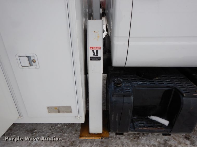 image for item DF6365 1994 GMC TopKick  bucket truck