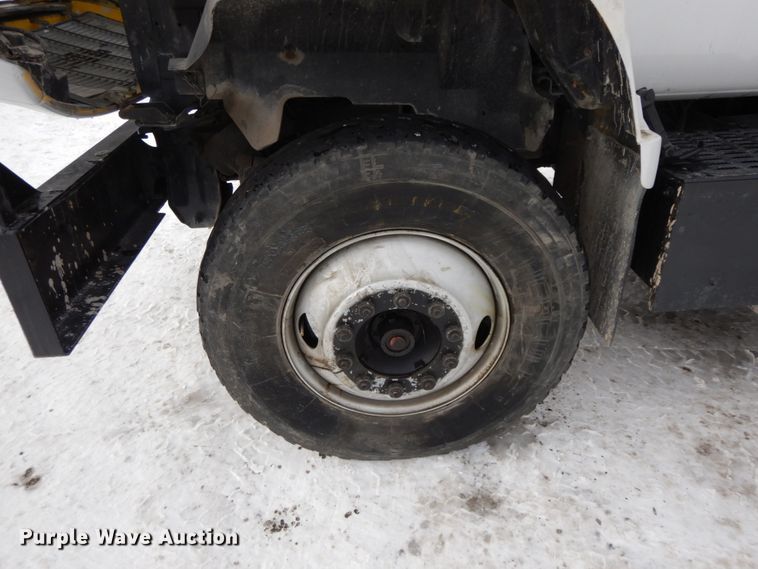 image for item DF6365 1994 GMC TopKick  bucket truck