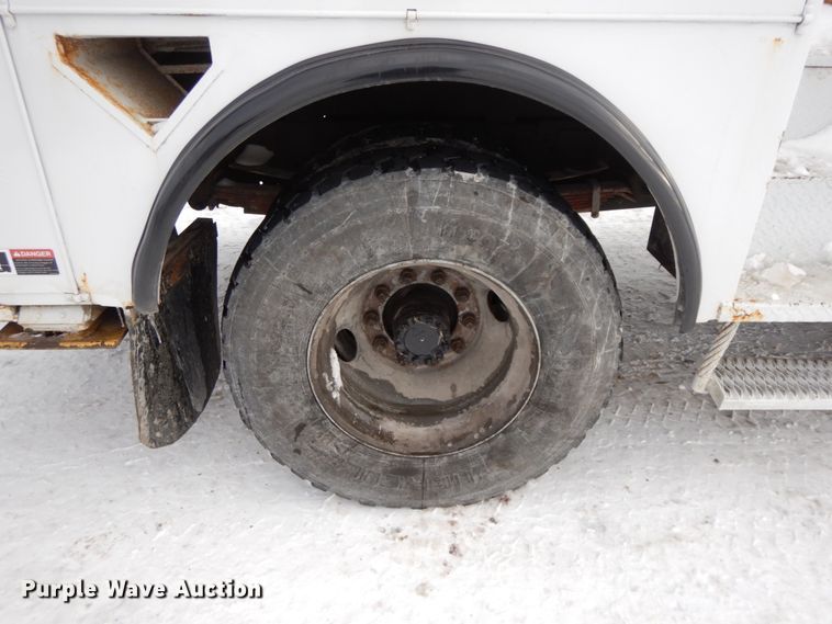 image for item DF6365 1994 GMC TopKick  bucket truck