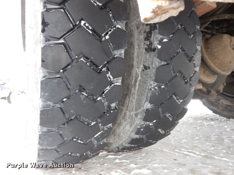 image for item DF6365 1994 GMC TopKick  bucket truck