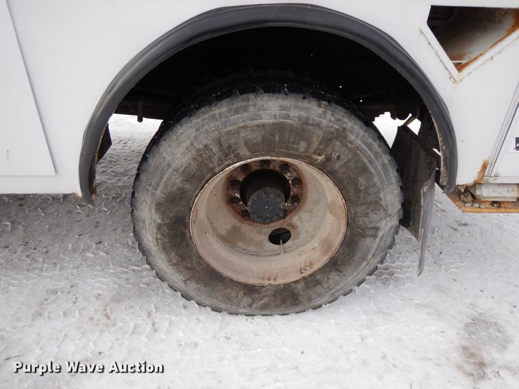 image for item DF6365 1994 GMC TopKick  bucket truck