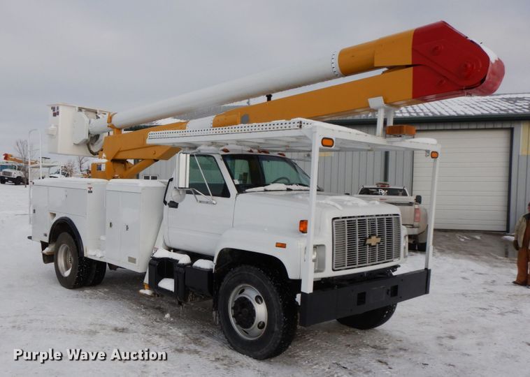 image for item DF6366 1995 GMC TopKick  bucket truck
