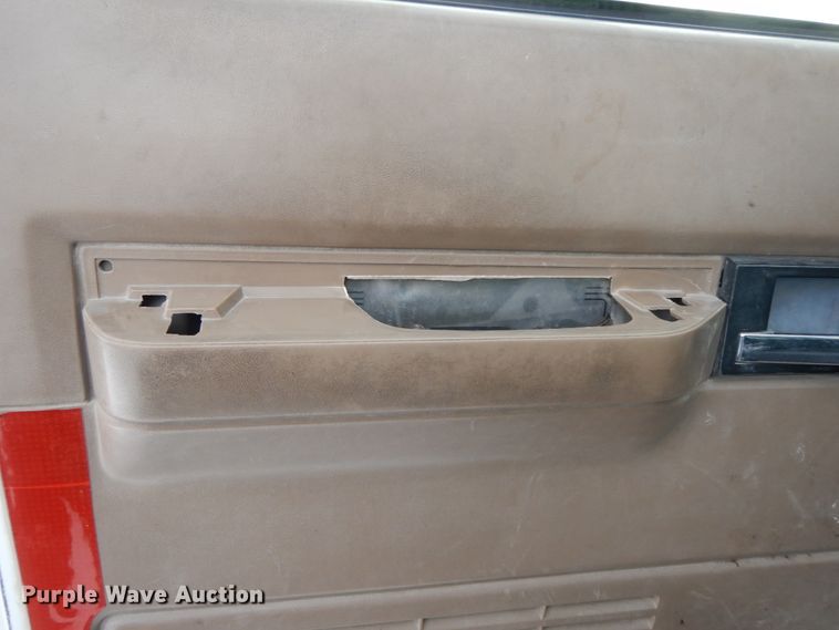 image for item DF6366 1995 GMC TopKick  bucket truck