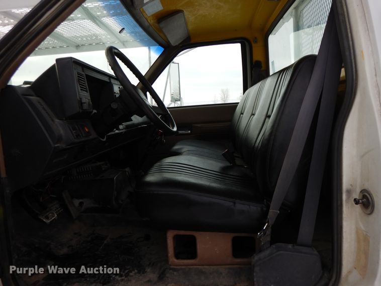 image for item DF6366 1995 GMC TopKick  bucket truck