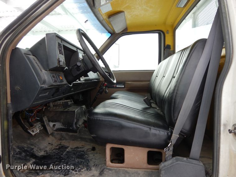 image for item DF6366 1995 GMC TopKick  bucket truck