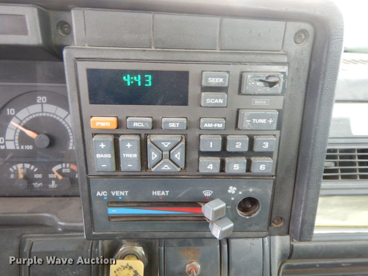 image for item DF6366 1995 GMC TopKick  bucket truck