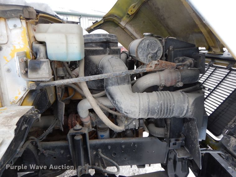 image for item DF6366 1995 GMC TopKick  bucket truck