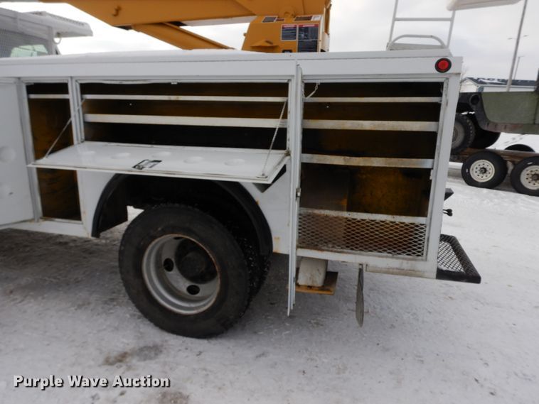 image for item DF6366 1995 GMC TopKick  bucket truck