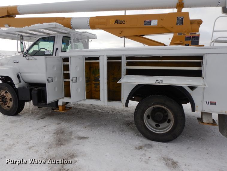 image for item DF6366 1995 GMC TopKick  bucket truck