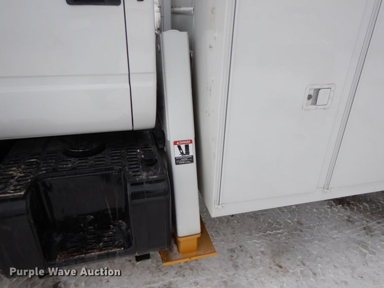 image for item DF6366 1995 GMC TopKick  bucket truck