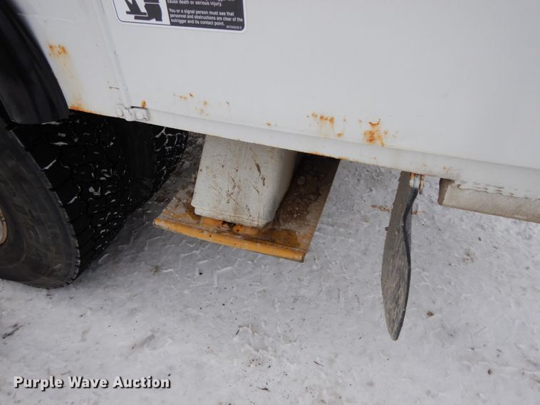 image for item DF6366 1995 GMC TopKick  bucket truck