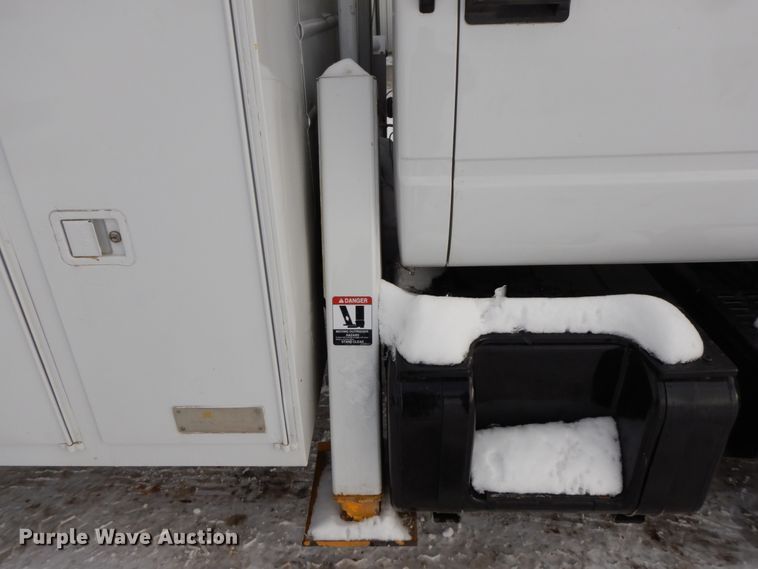 image for item DF6366 1995 GMC TopKick  bucket truck