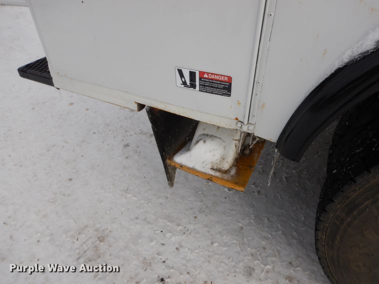 image for item DF6366 1995 GMC TopKick  bucket truck