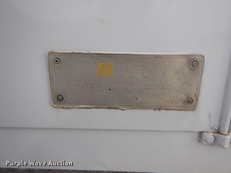 image for item DF6366 1995 GMC TopKick  bucket truck