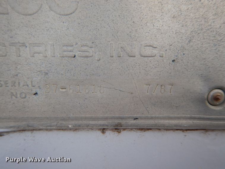 image for item DF6366 1995 GMC TopKick  bucket truck