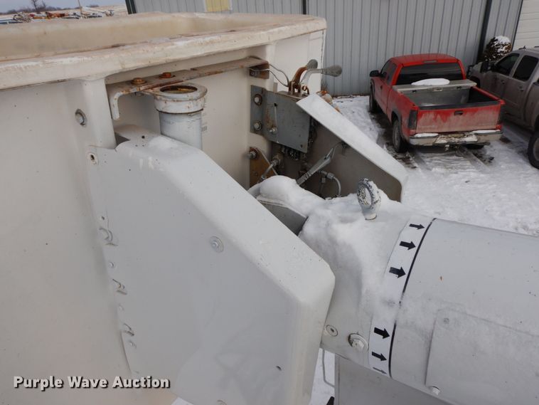 image for item DF6366 1995 GMC TopKick  bucket truck