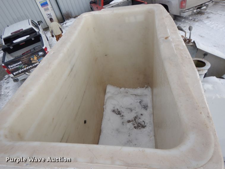 image for item DF6366 1995 GMC TopKick  bucket truck