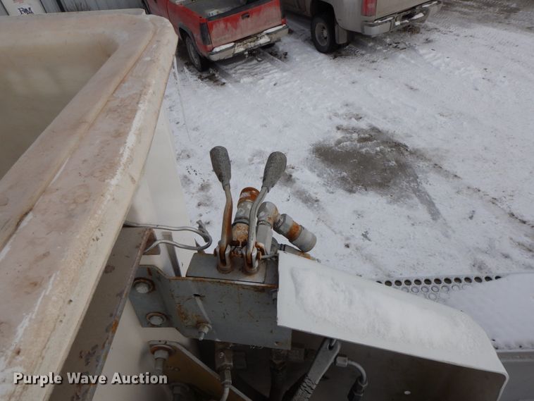 image for item DF6366 1995 GMC TopKick  bucket truck