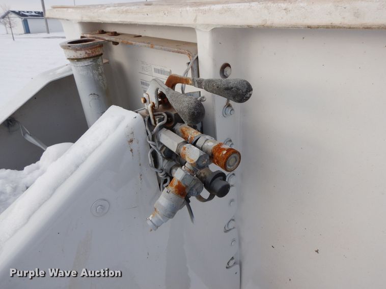 image for item DF6366 1995 GMC TopKick  bucket truck