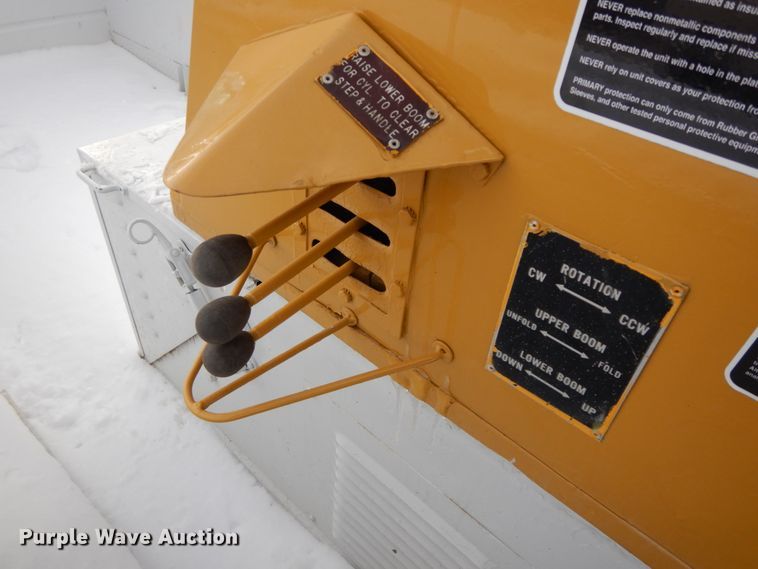 image for item DF6366 1995 GMC TopKick  bucket truck