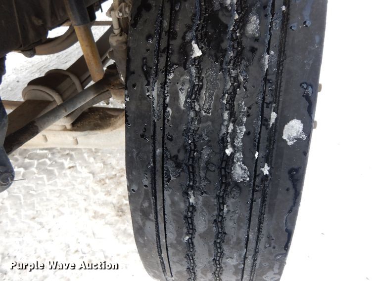 image for item DF6366 1995 GMC TopKick  bucket truck