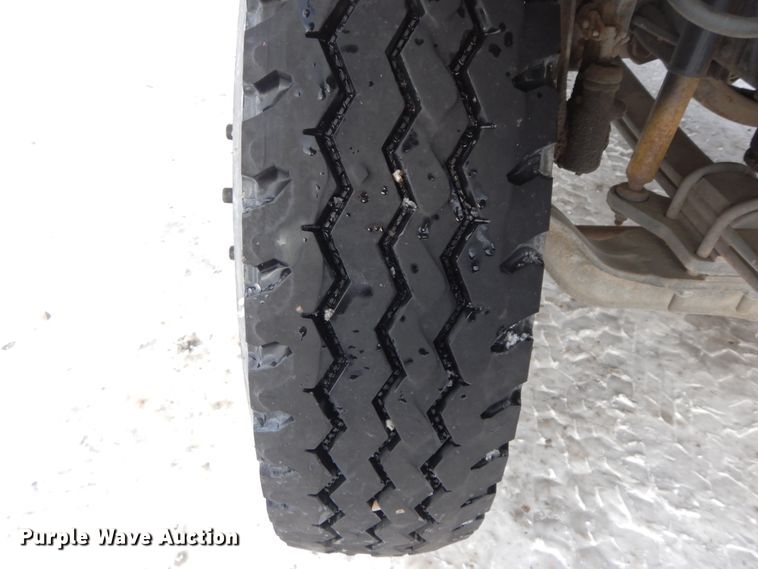 image for item DF6366 1995 GMC TopKick  bucket truck