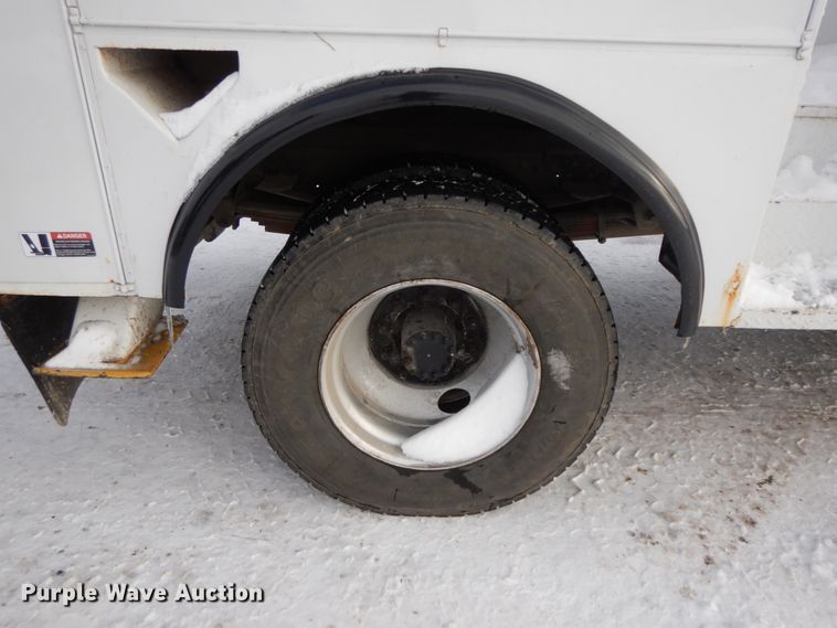 image for item DF6366 1995 GMC TopKick  bucket truck