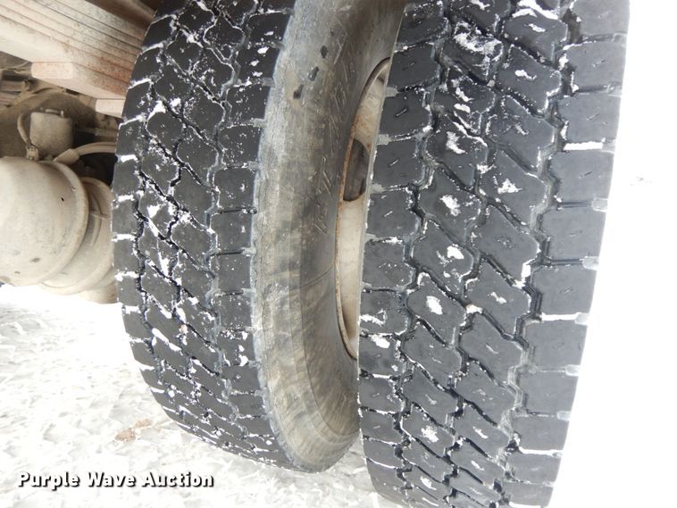 image for item DF6366 1995 GMC TopKick  bucket truck