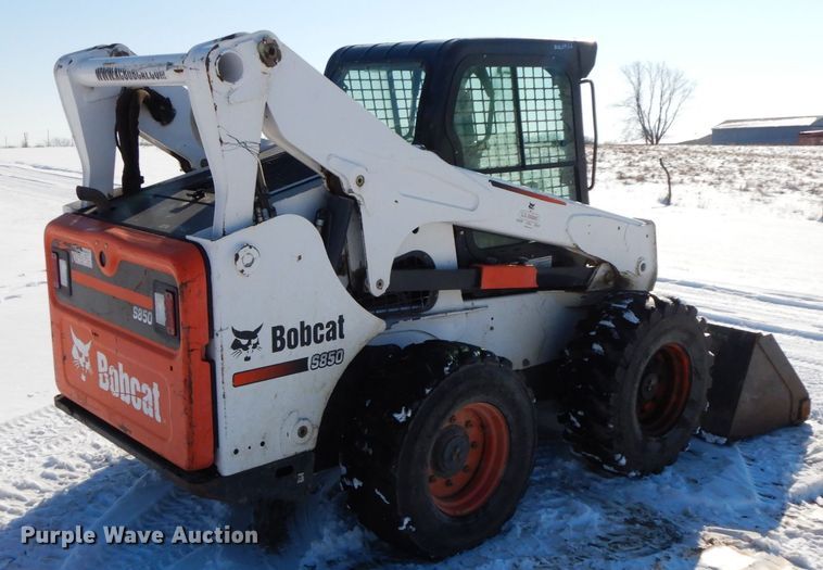 image for item DF6368 2013 Bobcat S850  skid steer loader