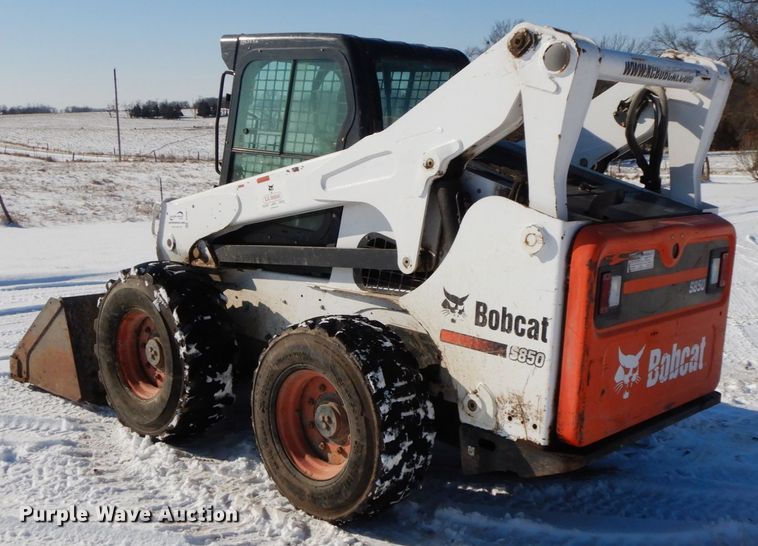 image for item DF6368 2013 Bobcat S850  skid steer loader