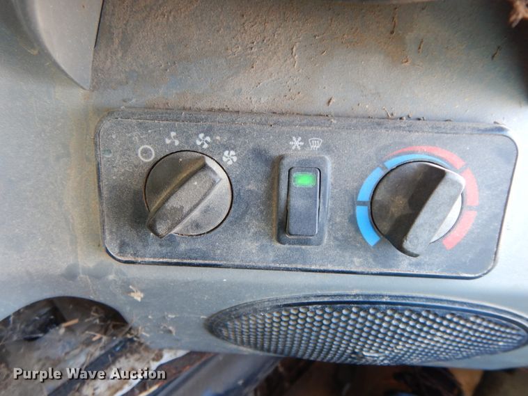 image for item DF6368 2013 Bobcat S850  skid steer loader